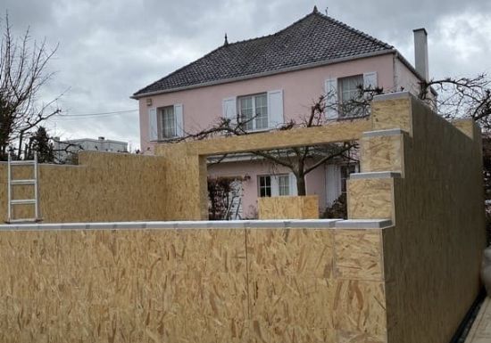 Project van een garage - werkplaats in Gablok geïsoleerde houten bouwstenen